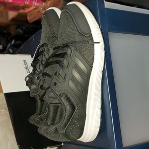 NIB Men's Adidas Black Sneakers size 9 1/2